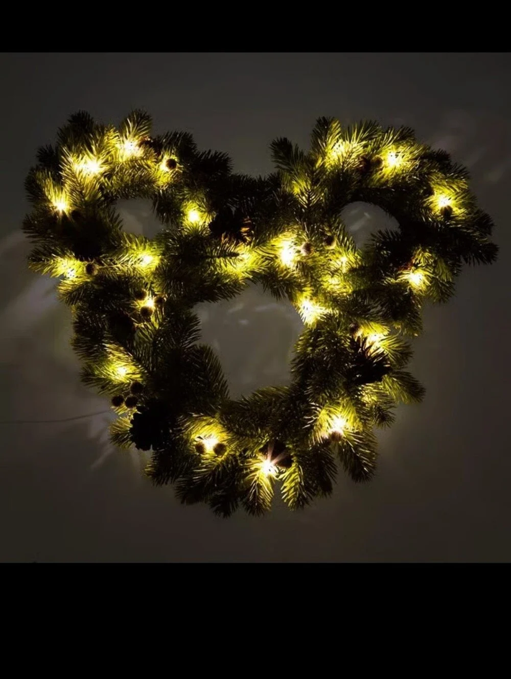NWT Mickey Mouse Icon Light-Up Holiday Wreath